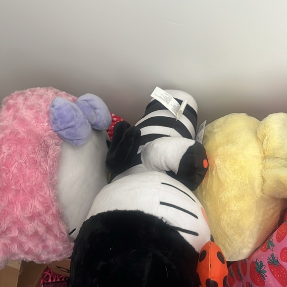 Giant hello kitty (s) standing greeter - Picture 10 of 10